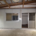 プレハブ倉庫入口