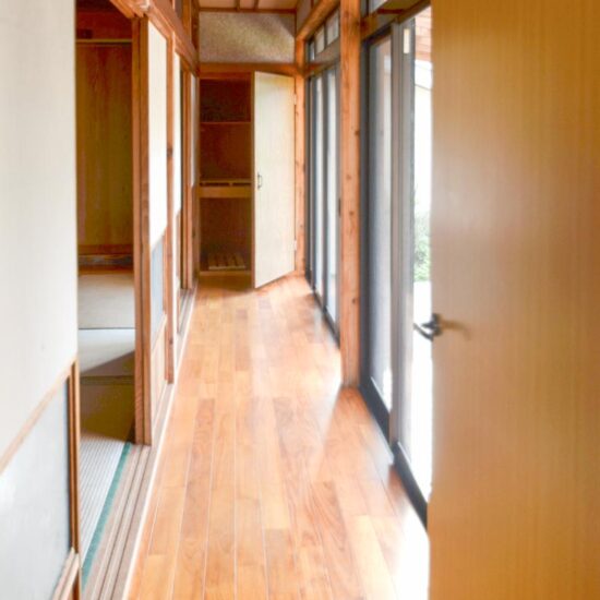ベランダ側廊下
