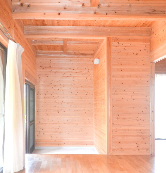 居間7.5帖　玄関側