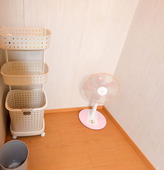 3・4号室棟1階共有スペース内（2号室専用脱衣室）01