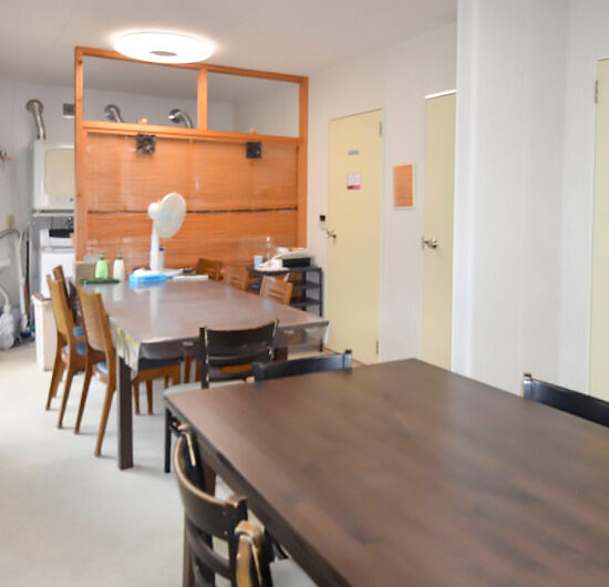 3・4号室棟1階共有スペース内（食堂）02