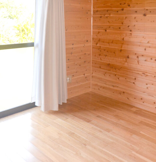 洋室4.5帖　掃き出し窓側