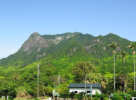 モッチョム岳を望む