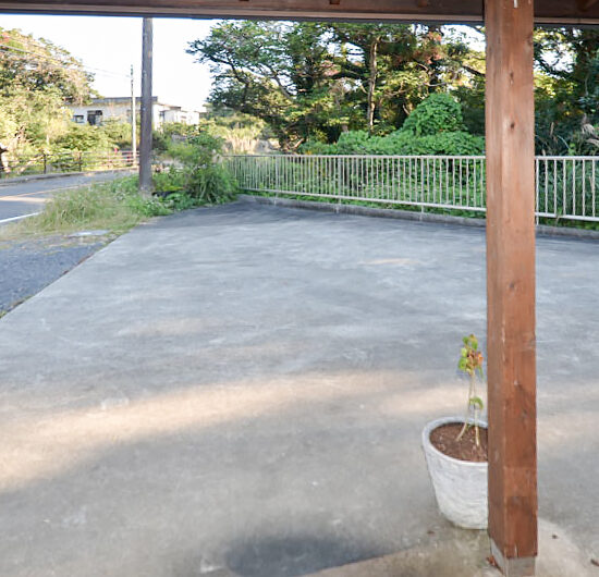 入口から駐車場