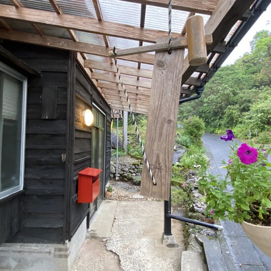 外観05（玄関前ひさし）