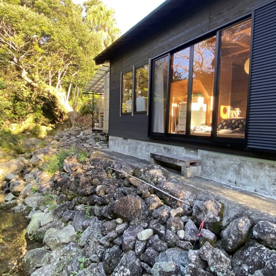 外観07（川全景）