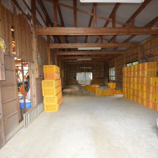 倉庫Ａ内観04（土間）