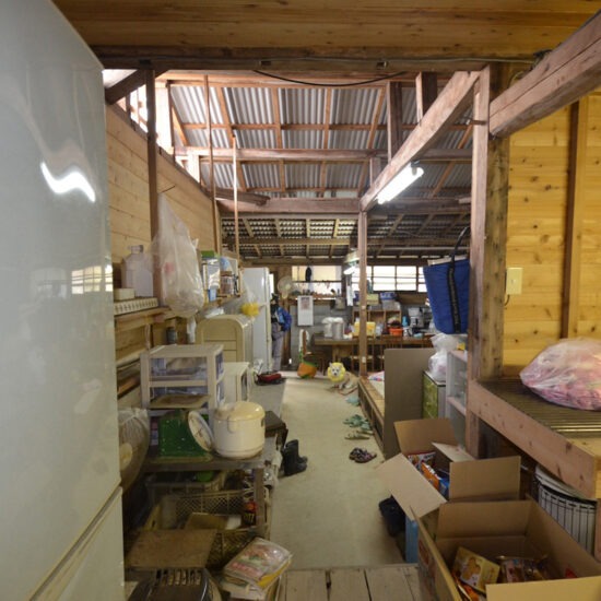 倉庫Ａ内観10（板間～土間）