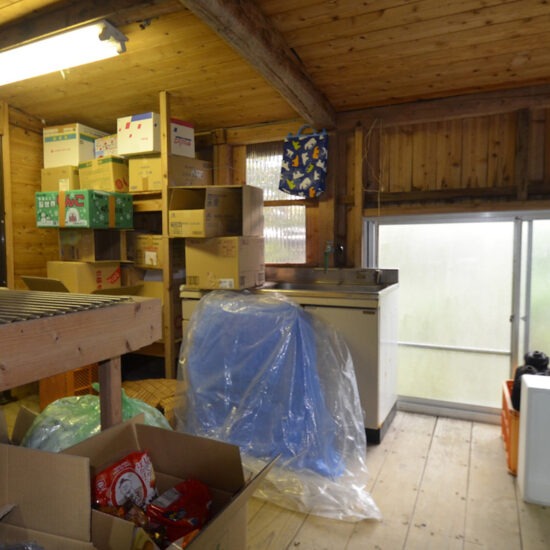 倉庫Ａ内観12（板間）