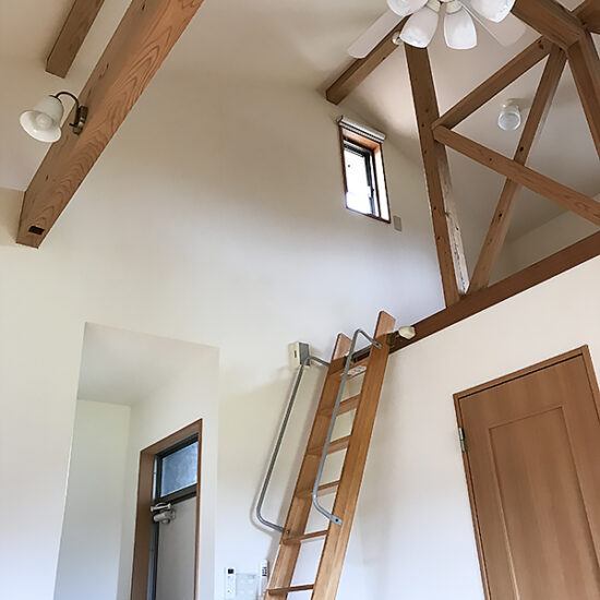 洋室8帖 ロフトへのハシゴ