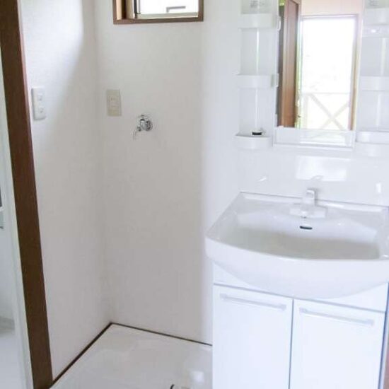 ①1LDK　洗面台・洗濯機パン