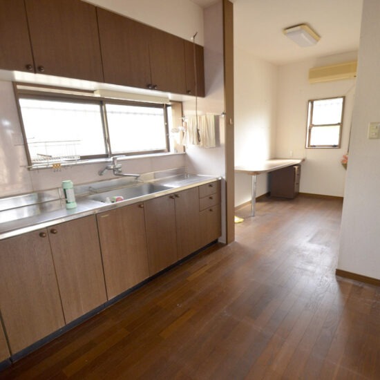 母屋側　キッチン～ユーティリティ