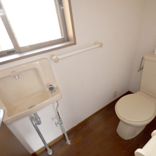 母屋側　トイレ