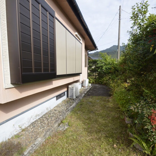 外観08　母屋側