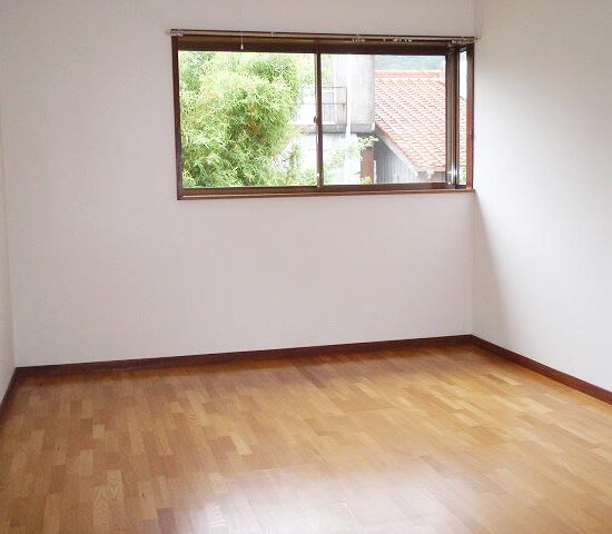 2階洋室7.5帖（窓側）