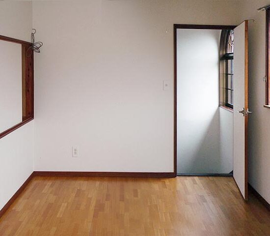 2階洋室7.5帖（入口側）