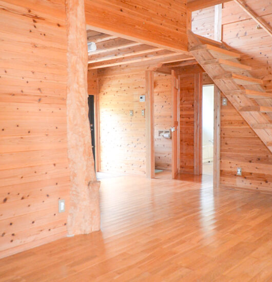 居間7.5帖　階段側