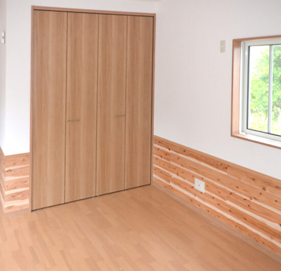 東棟洋室８帖、クローゼット